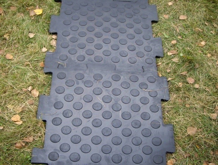 Резиновые плитки для садовых дорожек