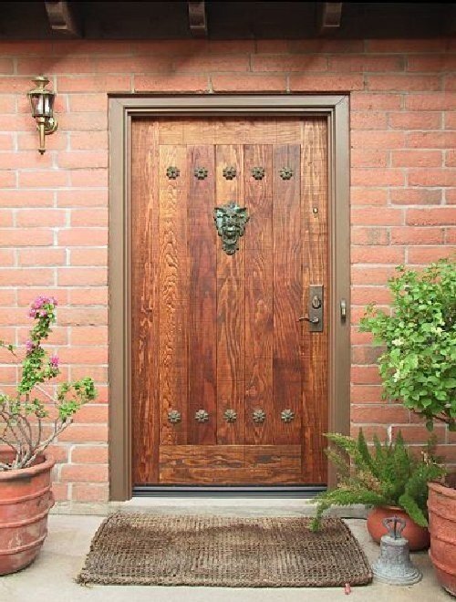 Входные овальные деревянные двери для частного дома