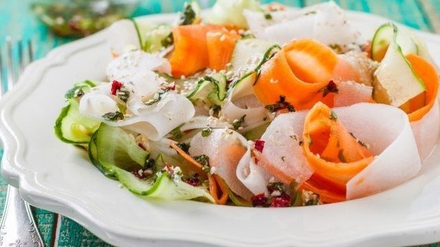 Салат с дайконом – 10 самых вкусных рецептов