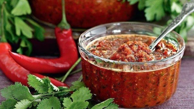 3 традиционных рецепта аджики абхазской с острым перцем