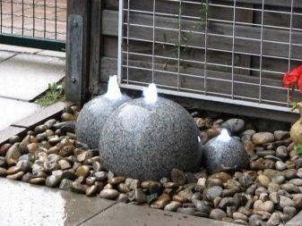 Каменные шары из гальки