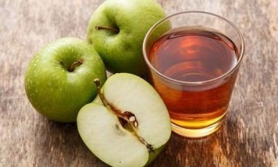 Яблочный сок в стакане