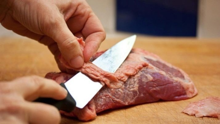 Разрезание сырого мяса