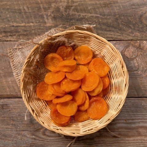 Сушеные абрикосы в дегидраторе