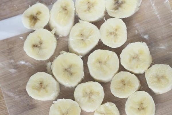 Кусочки банана в плеске