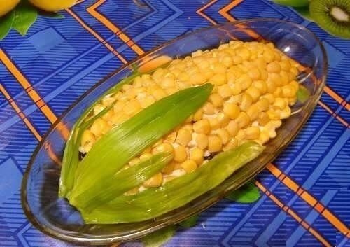 Салат в виде кукурузы